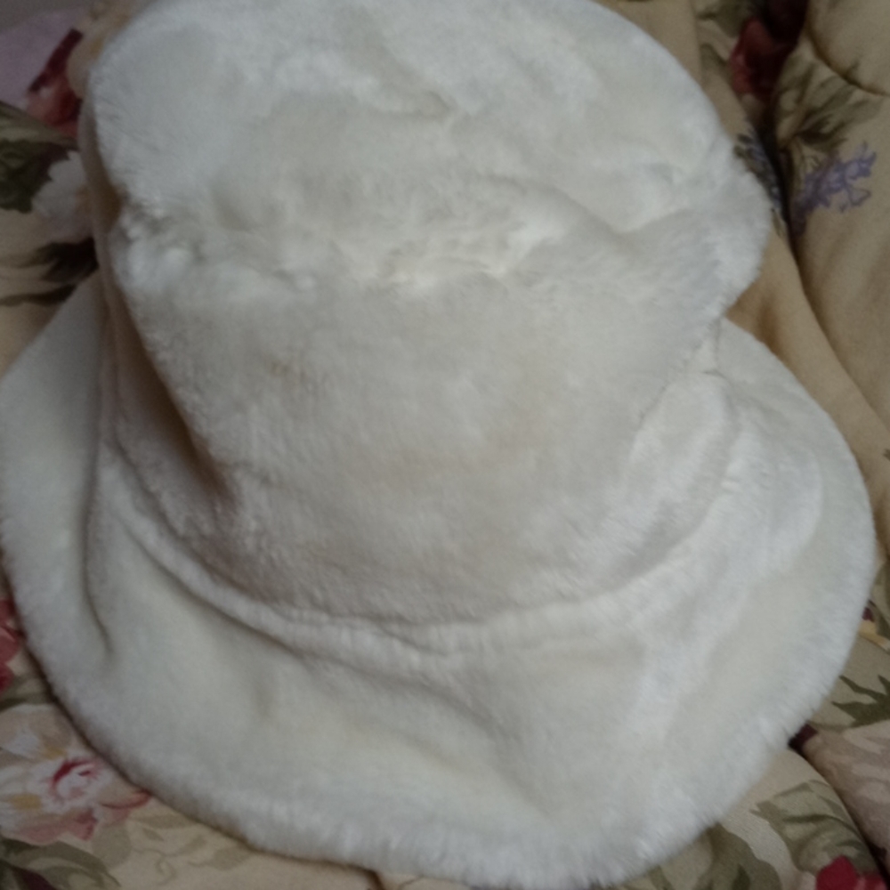 Cream faux fur hat